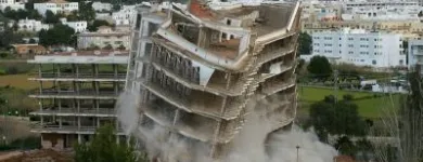 La imagen 6 de la Empresa DEVOLTIRES S.A.C. Voladura en Santiago de Surco LAM
