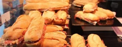 La imagen 30 de la Empresa ENRIQUE TOMÁS JAMON-TAPAS-VINO Tienda de comestibles gourmet en Santiago de Surco LAM