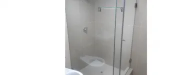 La imagen 2 de la Empresa PUERTAS PARA DUCHA VIARDI GLASS Diseñador de interiores en Lima LAM
