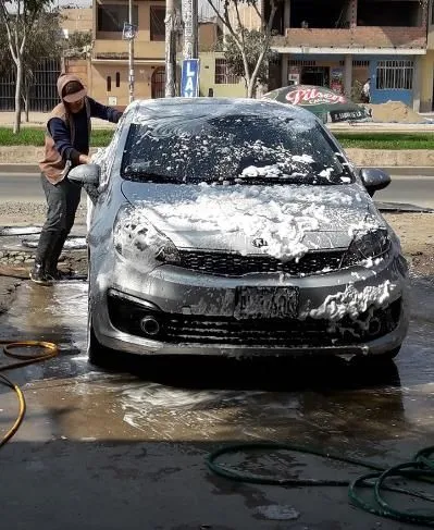 La imagen 5 de la Empresa LUBRICENTRO & CAR WASH BRUNELLA