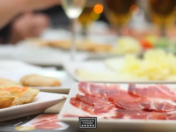 La imagen 24 de la Empresa ENRIQUE TOMÁS JAMON-TAPAS-VINO