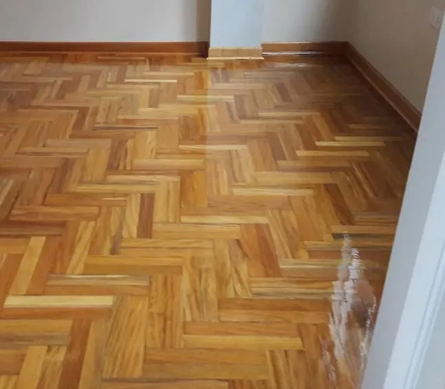 La imagen 4 de la Empresa PARQUET Y SERVICIOS L&V